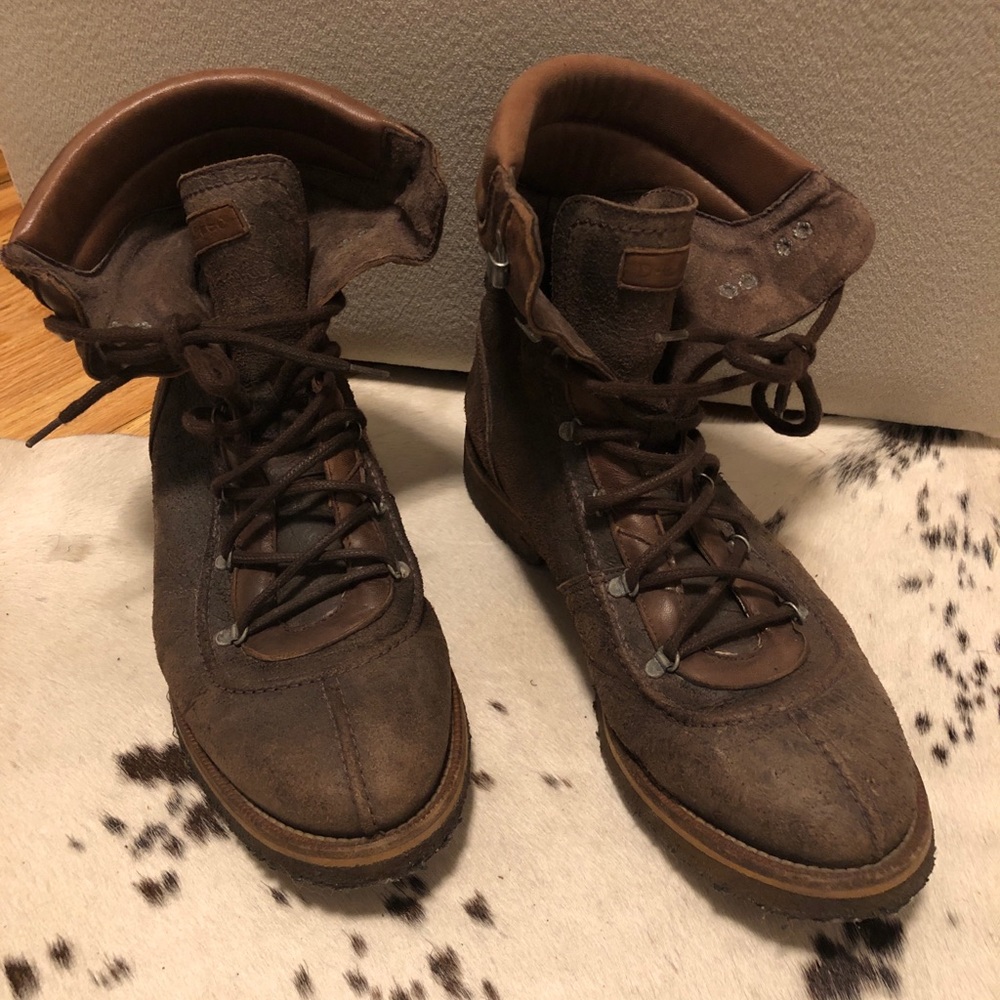 DCaged Hightower Suede Boots Size 8